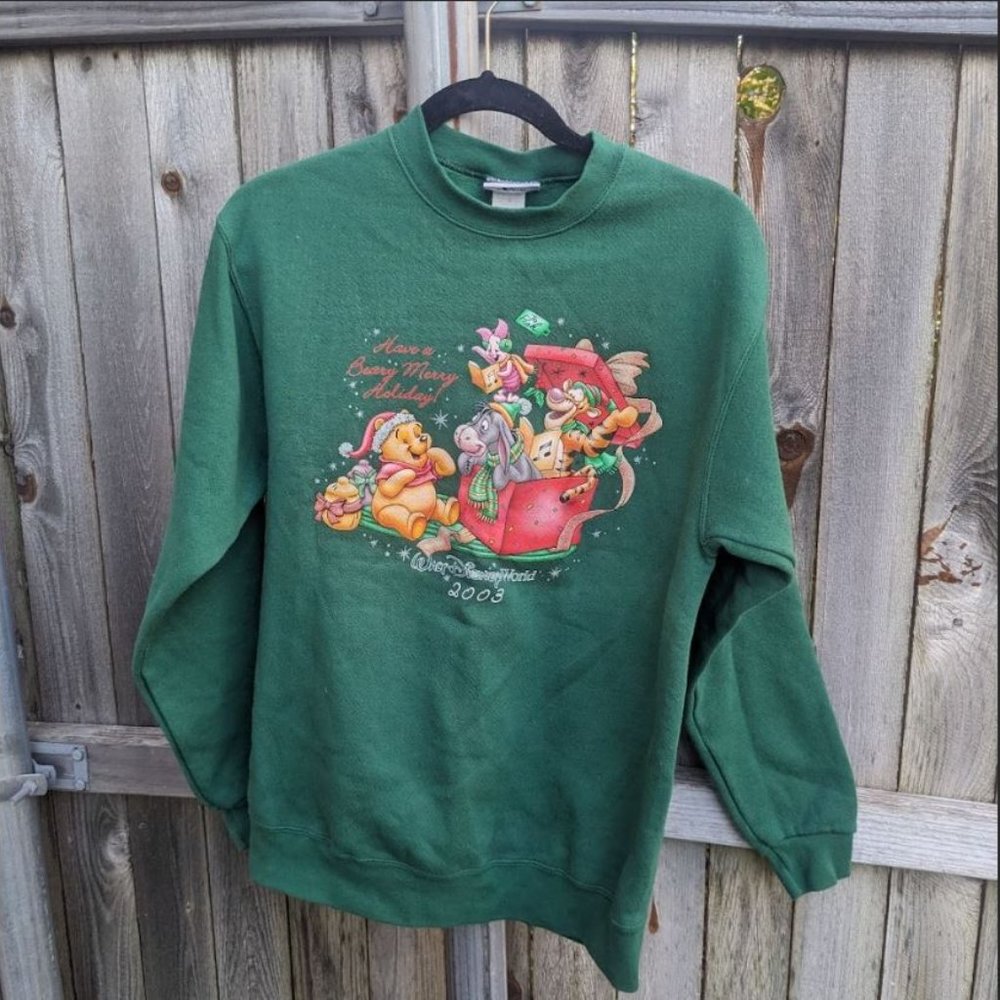 VINTAGE Walt Disney World Winnie the Pooh and Friends Christmas crewneck